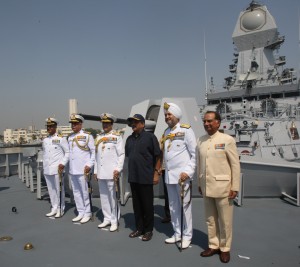 Defence minister Manohar Parrikar alongwith CNS, FOCINC West, CMD MDL, CWP&A and capt Gurcharan Singh, Commanding Officer INS Kochi
