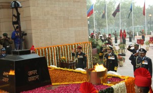 Service Chiefs Paying homage at India Gate on occasions of Army Day on 15 Jan 16