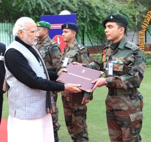 The Prime Minister, Narendra Modi presents certificates to innovators in the Indian Army, on the occasion of 68th Army Day, in New Delhi on January 15, 2016.