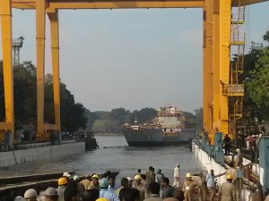 LCU_L-56_being_moved_to_fitting_out_berth_at_GRSE_Kolkata