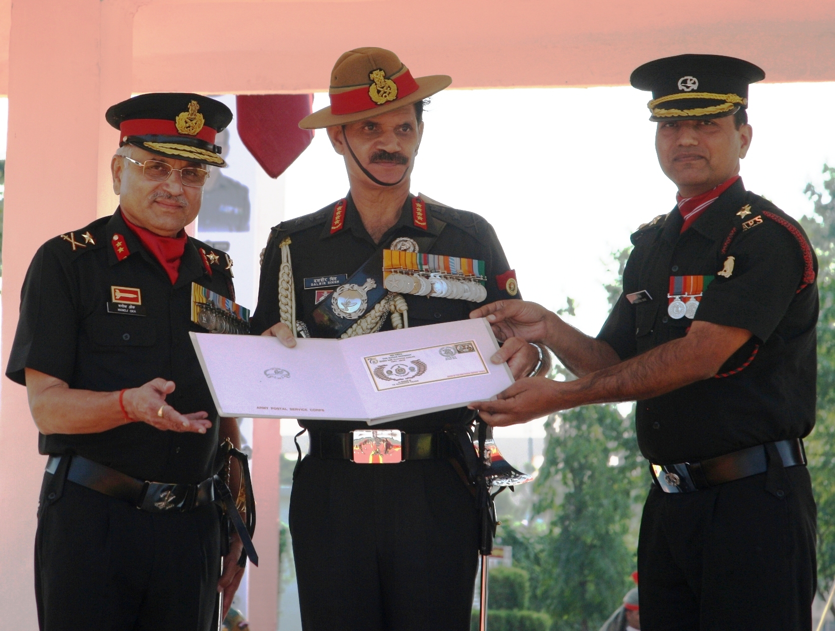 Mahar Battalions Of Mahar Regiment Get President’s Colours